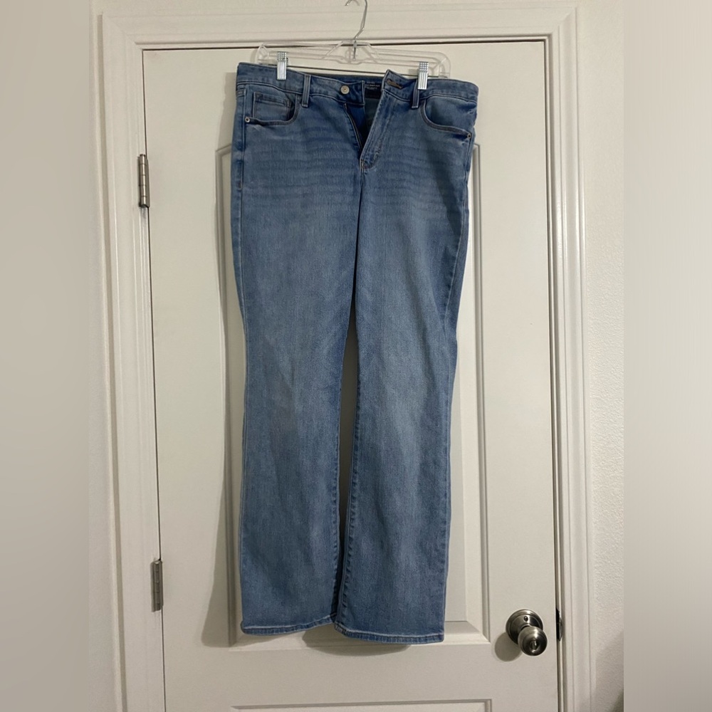 Old Navy Women's Size 12 high rise bootcut kicker jeans light wash